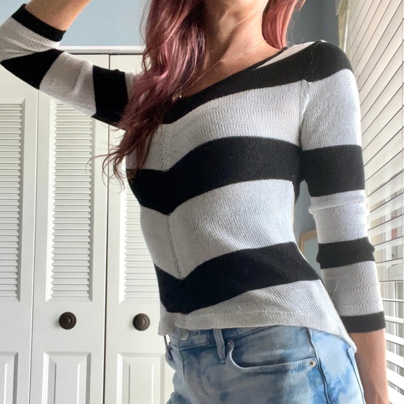 Sexy Jennifer Lopez Sweater with Chevron Pattern - Picture 1 of 7